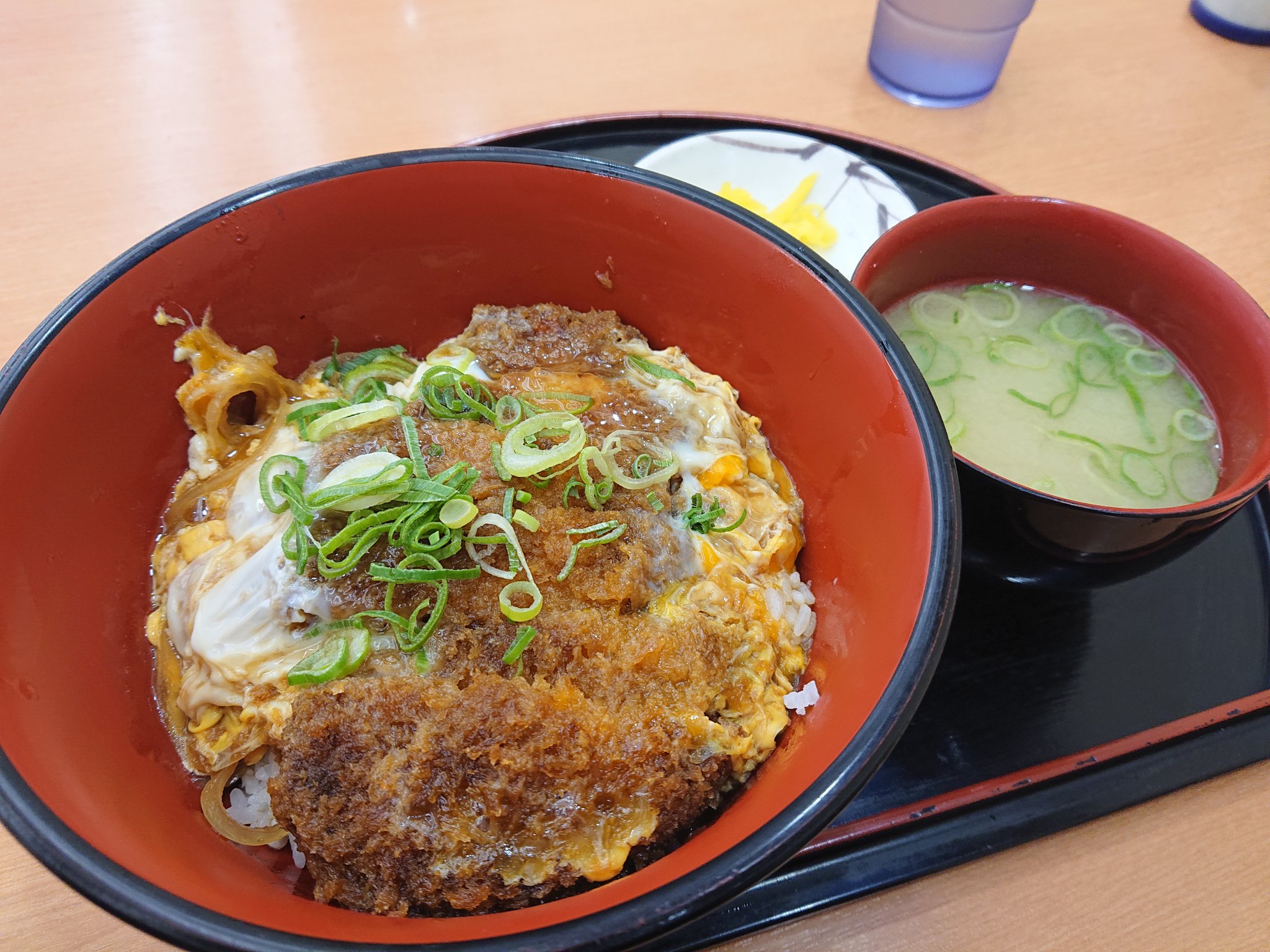 تويتر Fantasista Kengo على تويتر 今日はカツ丼 カツが美味しくなかった 親子丼は美味しいのに カツのせいやね もう二度と食べんw ボートレース福岡 ボート飯 T Co Jryqsbynab