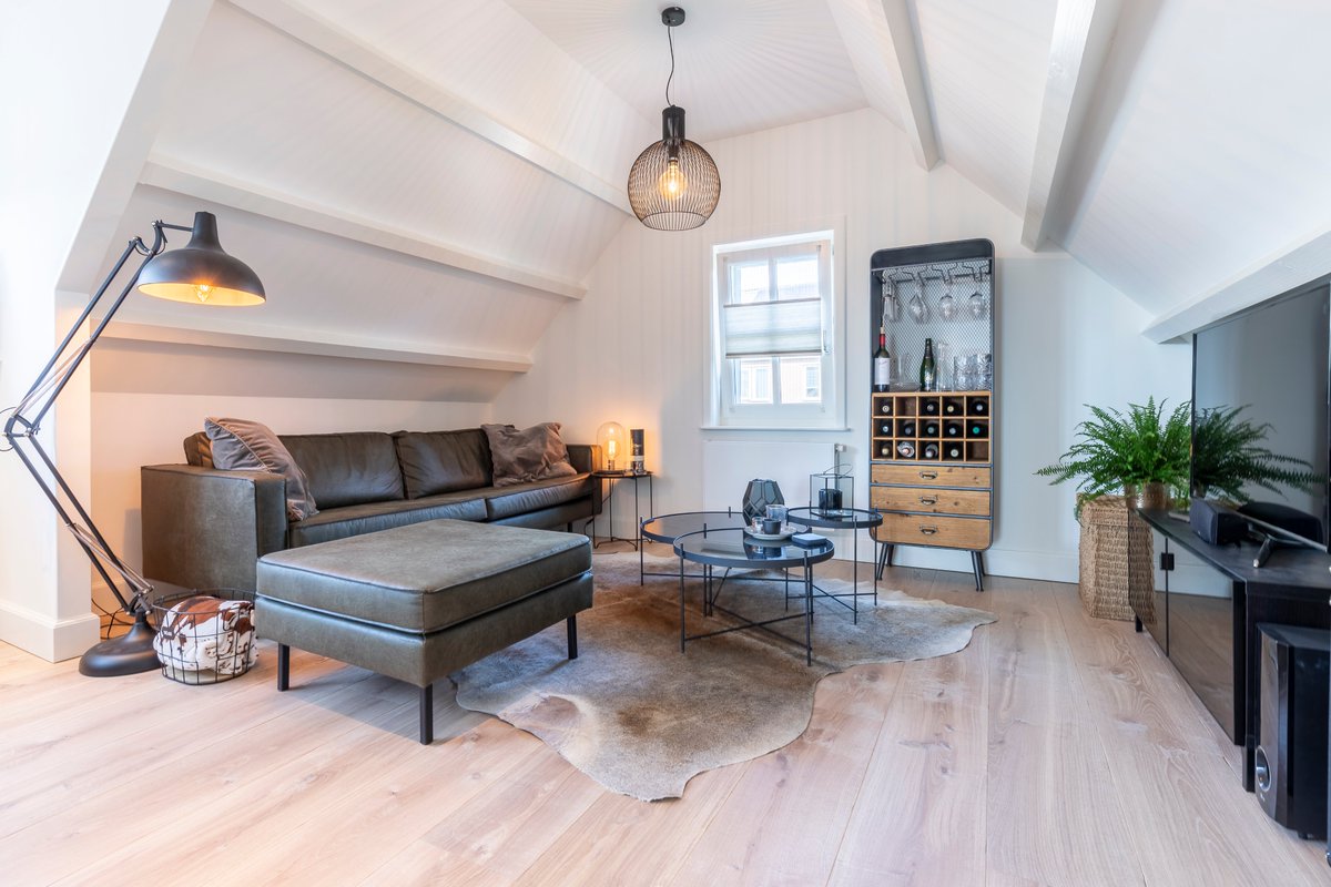 FBHout's tweet photo. Relax &amp; enjoy! The first floor of this home is the perfect place to have a small break. The flooring that is installed is custom made to the wishes of the residents. Distressed, extra white oiled and authentic planed. Customization is one of the endless possibilities of FB Hout! https://t.co/KkUyvFgUjb