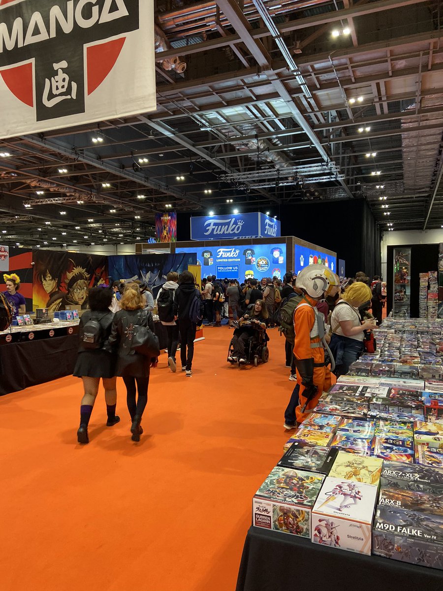 LittleJohn_RC's tweet photo. Emmet is so excited to be here at the 2019 London ExCel Comic Con 😁😁😁😁😁 #ComicCon #ExCel #London #GeeksAreCool https://t.co/x2bxTwOMwZ