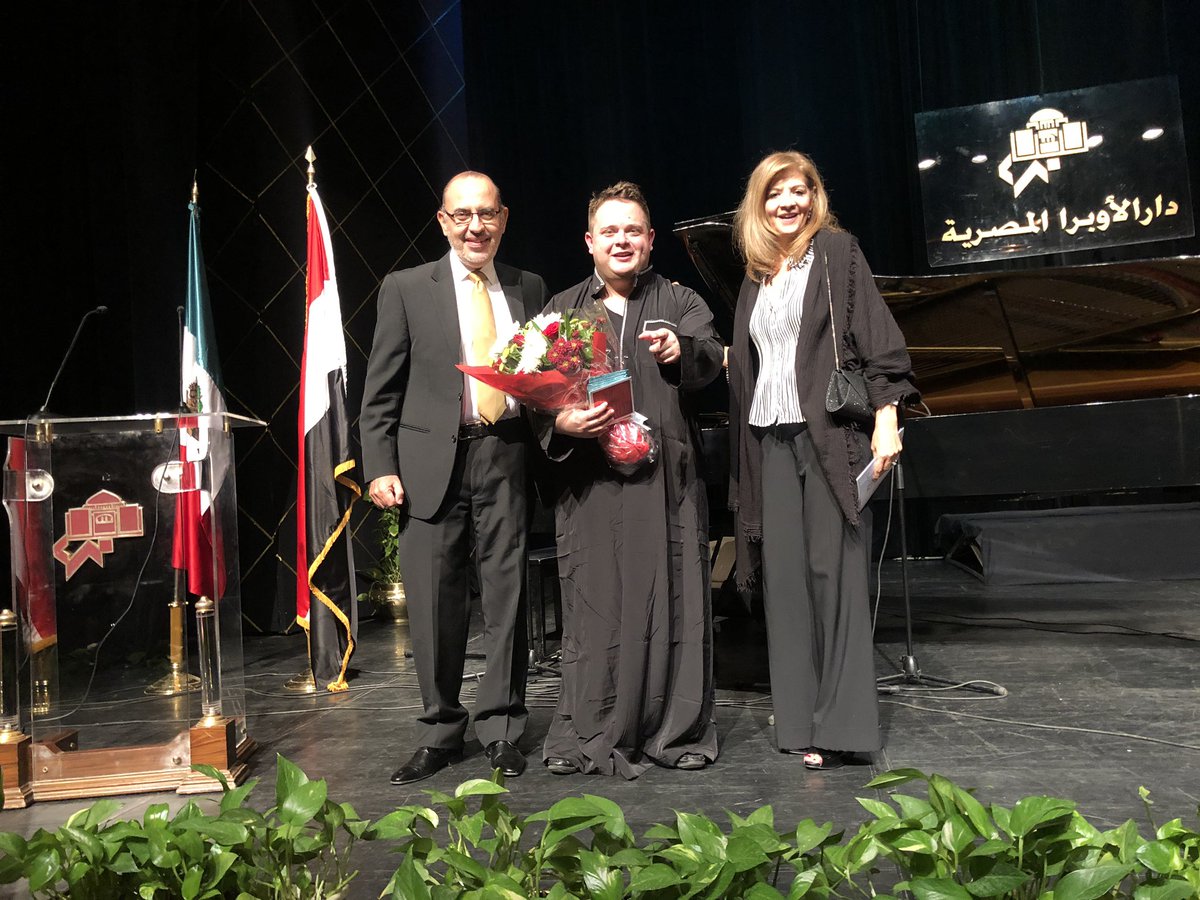 La Cairo Opera House se engalanó con la voz y el piano del Mtro. Rodrigo de la Cadena. El público asistente gozó de la música del Mtro. Agustín Lara, Consuelo Velázquez y José José, entre otros. Nuestro agradecimiento al Emb. Tripp por las gestiones para el logro de este evento.