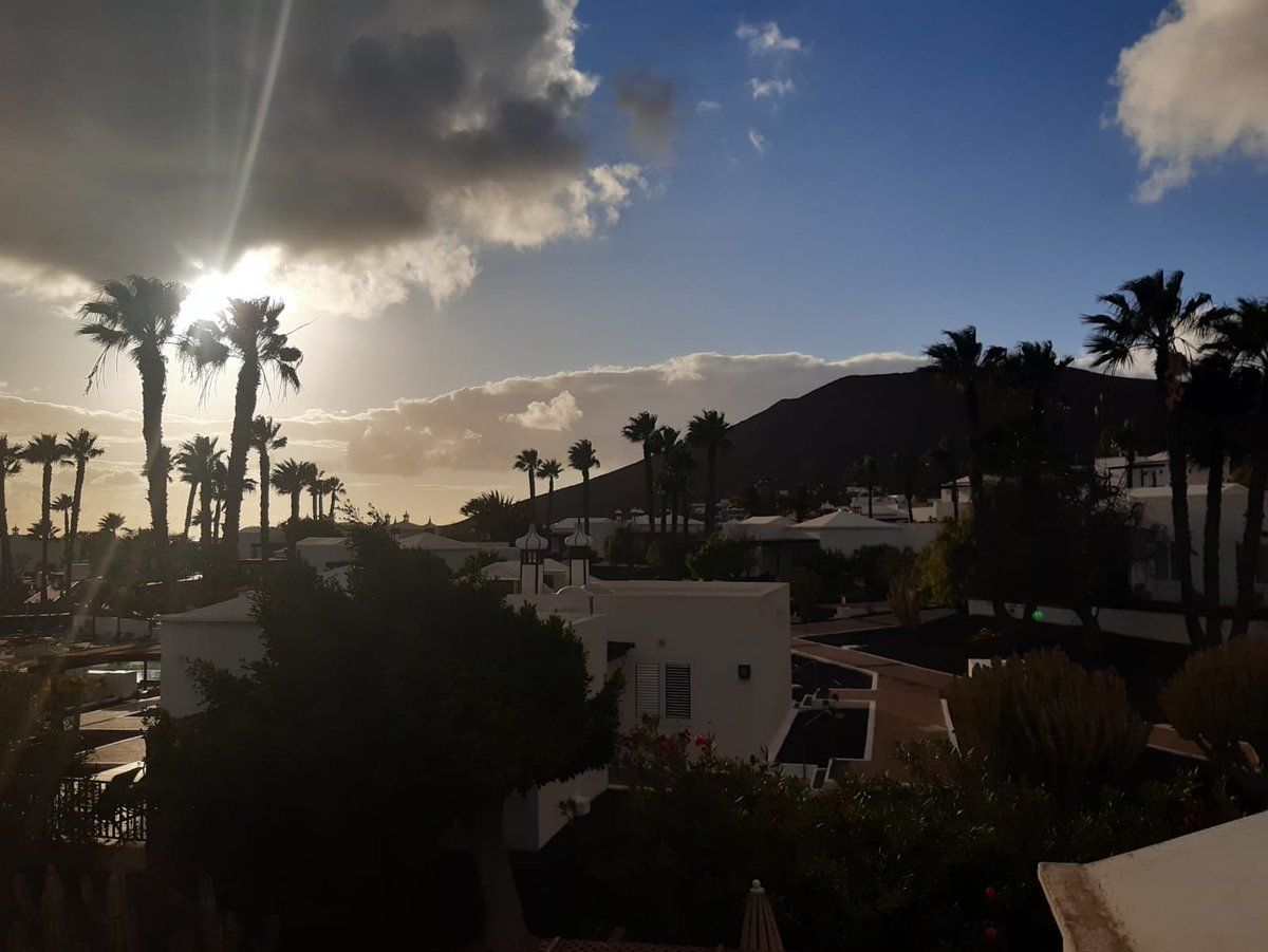 RaulGarciaJDS's tweet photo. There is not a better way to #Celebrate the #SavingEnergyCampaign than to install #solarpanels in @JardinesDelSol.
#DiamondGoGreen, #DRITechSavvy, #DiamondResorts https://t.co/8TjSV8jTfF