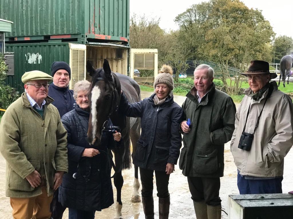 HighclereRacing's tweet photo. Last week's @WetherbyRaces Handicap Chase winner Crievehill together with some of his owners at this morning's visit to @NigelTwistonDav #thecrievehillsyndicate #crievehill https://t.co/XYGsS72UrY