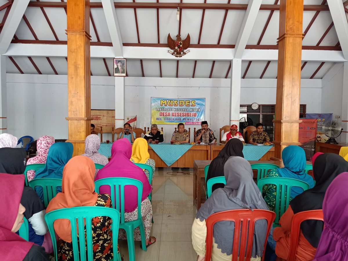 kesesirejo's tweet photo. Musdes labelisasi KPM (PKH dan BPNT) Desa Kesesirejo 2019 https://t.co/U4Krghx3yo