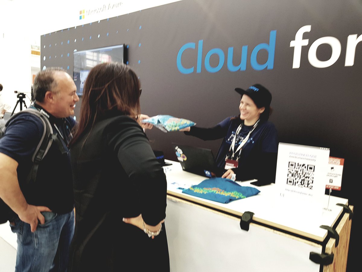 paolaannis's tweet image. Happy people at #codemotionmilan2019 #meetmicrosoft @microsoftitalia @marcodangelo