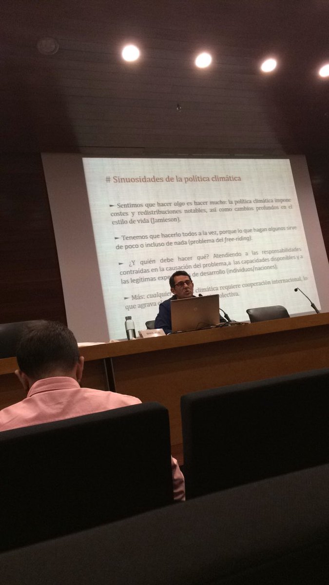 Manuel Arias Maldonado nos habla del #cambioclimático la incertidumbre que ocasiona en la humanidad y la corrupción moral que genera.
Es necesario un criterio de #justicia intergeneracional