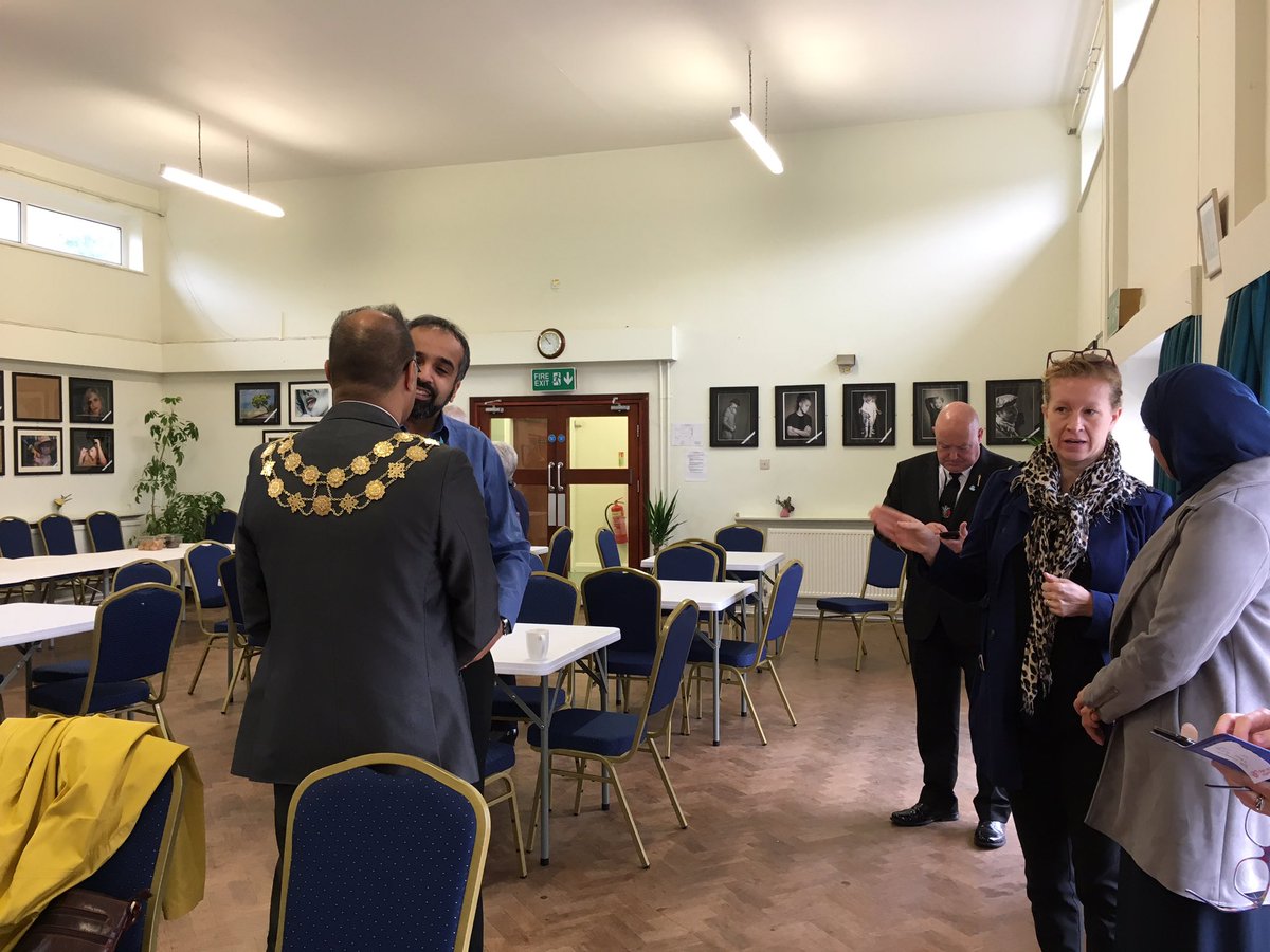 Q4HW_official's tweet photo. Something exciting is happening today! Tamsin from #QualityForHealth & @zubymayet from @NHSGHCCG are welcoming the @KirkleesMayor & Mayoress of Kirklees for our next award presentation! https://t.co/GxpeR1tcGi