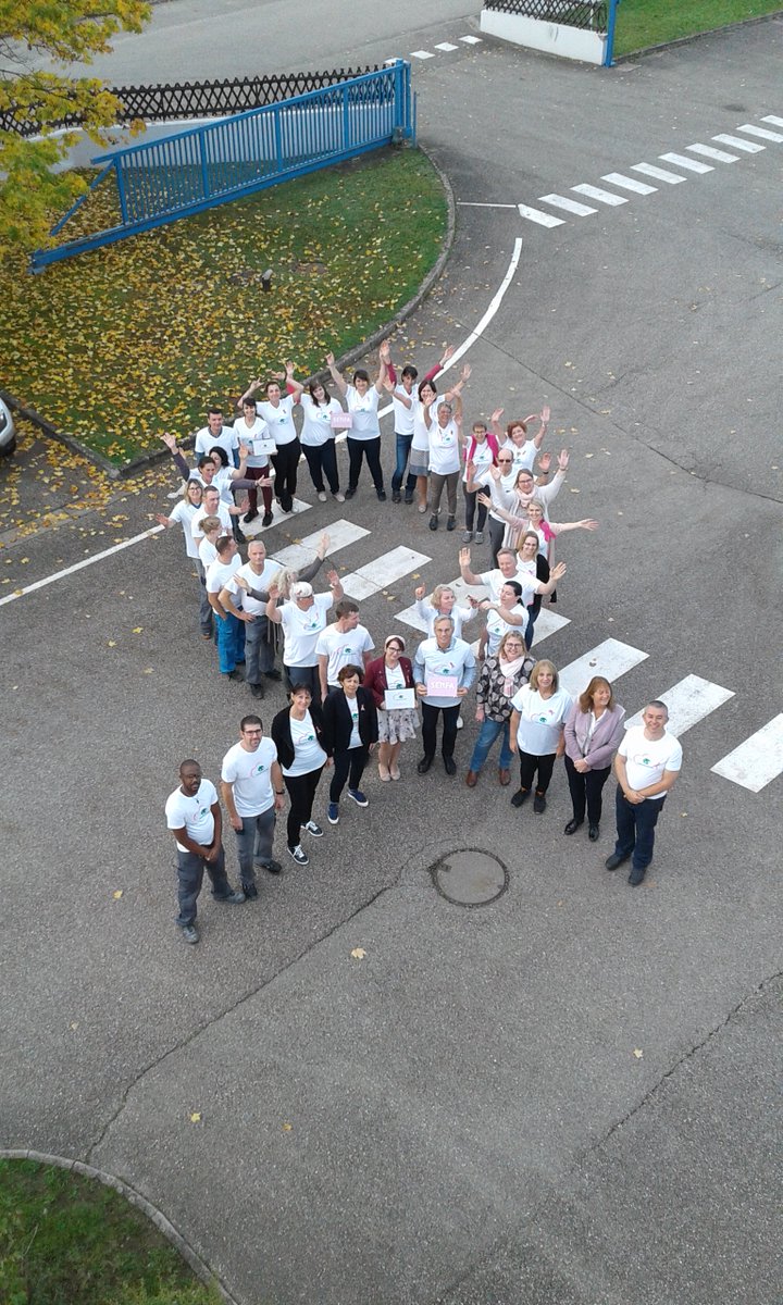 SENFA_chargeurs's tweet photo. While a part of the team is in Dallas for PRINTING United , in France we commemorate the @groupechargeurs Pink Day, a day against the breast cancer! All collected donations will be forwarded to an association which fights against cancer. 
#octobrerose #chargeurspinkday https://t.co/hvYViXVuHv