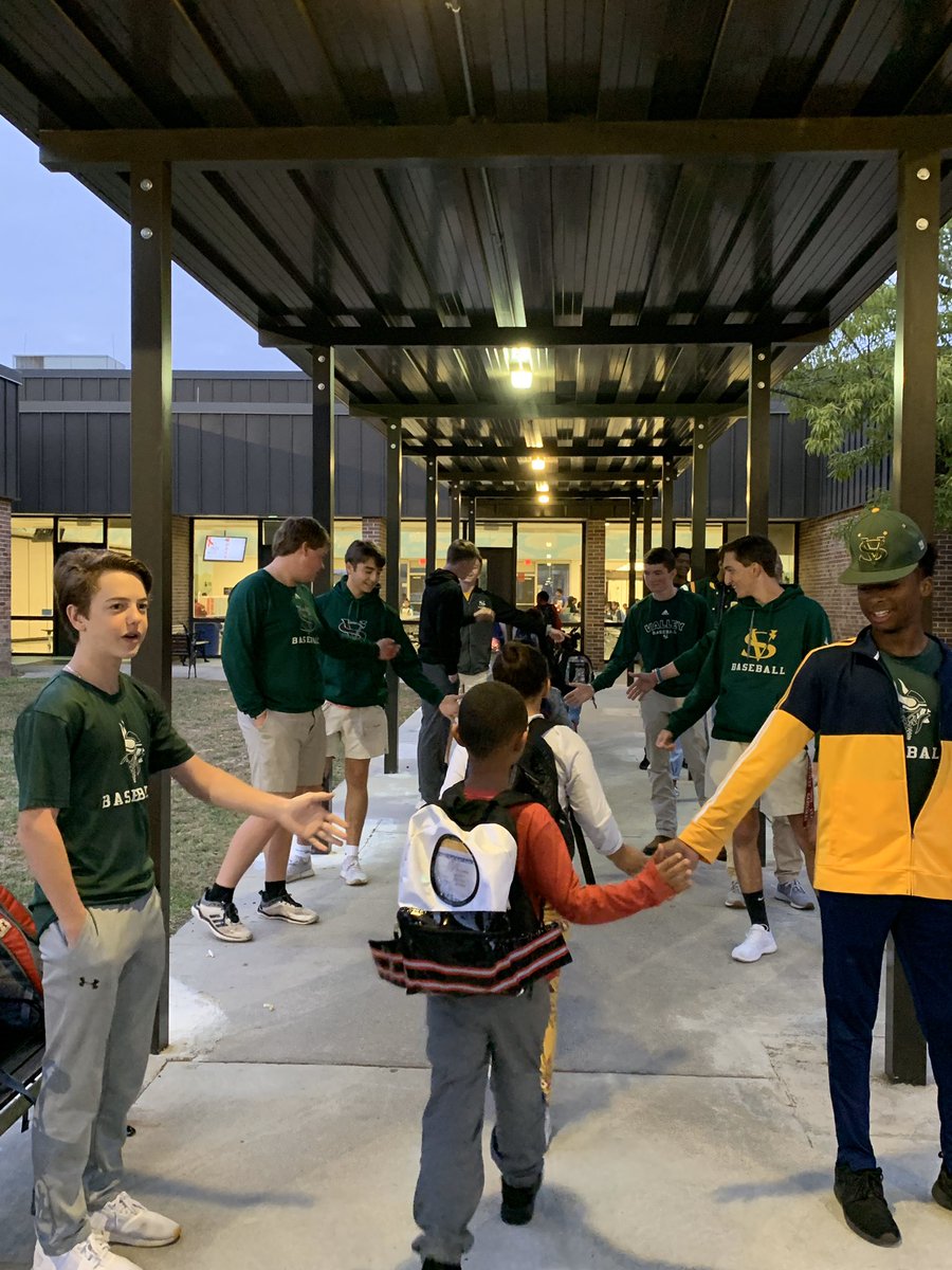 NSECrickets's tweet photo. Thank you so much to the @SV_Vikings @SV_Athletics baseball team for coming to greet all our Crickets this morning!! What a great way to start our day!! #cricketcommunity #svhviking #nsecrickets @NSE_STEM #highfivefriday https://t.co/Om7aNlwTNq