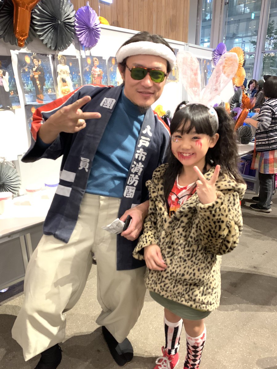 a t はづのへハロウィンナイト タカチャさんと写真撮ってもらいました 今回は可愛いゾンビにしてみたよ タカチャ はづのへハロウィンナイト 八戸 ハロウィン ゾンビ 小学生 女の子 イベント a t はづのへハロウィンナイト タカチャさんと写真撮ってもらいました 今回は可愛いゾンビにしてみたよ タカチャ はづのへハロウィンナイト 八戸 ハロウィン ゾンビ 小学生 女の子 イベント