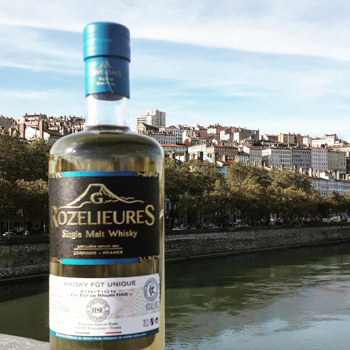 PerinWhisky's tweet photo. @whiskyrozelieures finition @hserhum 
Nouveauté de la rentrée 2019 !

#whisky #whiskyfrancais #singlemalt #frenchwhisky #frenchsinglemalt #rozelieures #whiskylover #HSE #rhum https://t.co/90bs5bA1v3