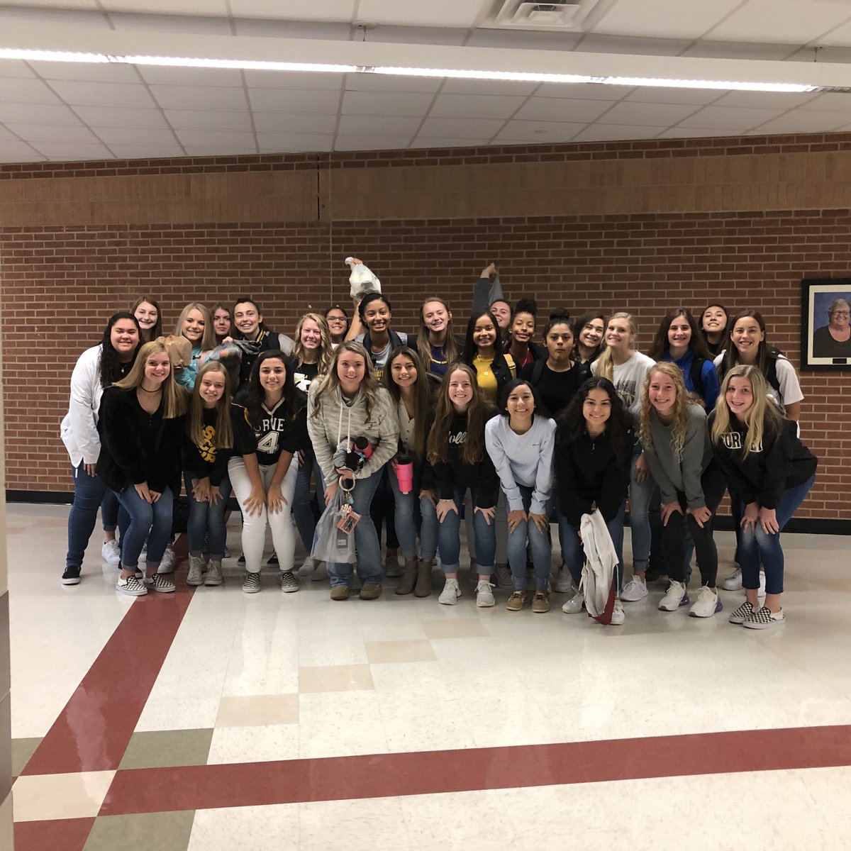 ↘️Lady Rabbits bringing can foods to support our local food pantry 👏👏