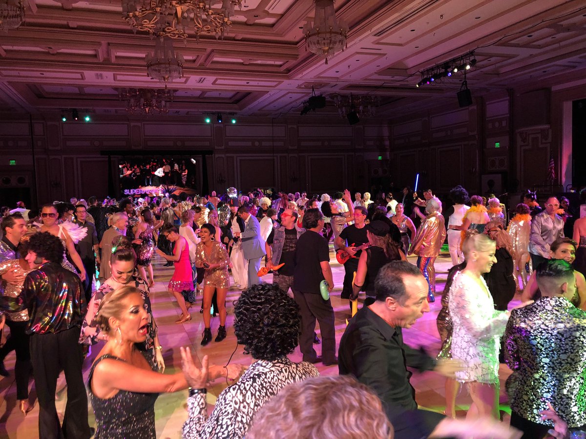 Alfredodinatal3's tweet photo. Una fiesta total en Las Vegas 2019 Superama todo un éxito #arthurmurrayperu #superama2019 https://t.co/dBYlcqED7s