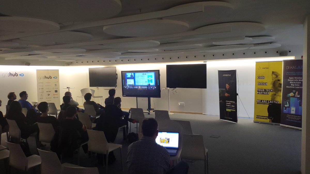 Más a gusto que un arbusto disfrutando de la #tarugoconf #tarugoconf2019 desde València en @GoHubTech 🤓🌵 ¡Mentes despiertas!