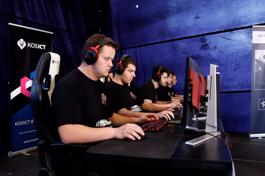 STIKK_KS's tweet image. Struga eSports are the winner of the Semi Finals. This win takes them to finals. 

In the meantime we wait for the Lower Bracket game to start: 
Omega Force vs. Respawn

#KosICT8 #STIKK #TechConference #Xportalesports #Prishtina