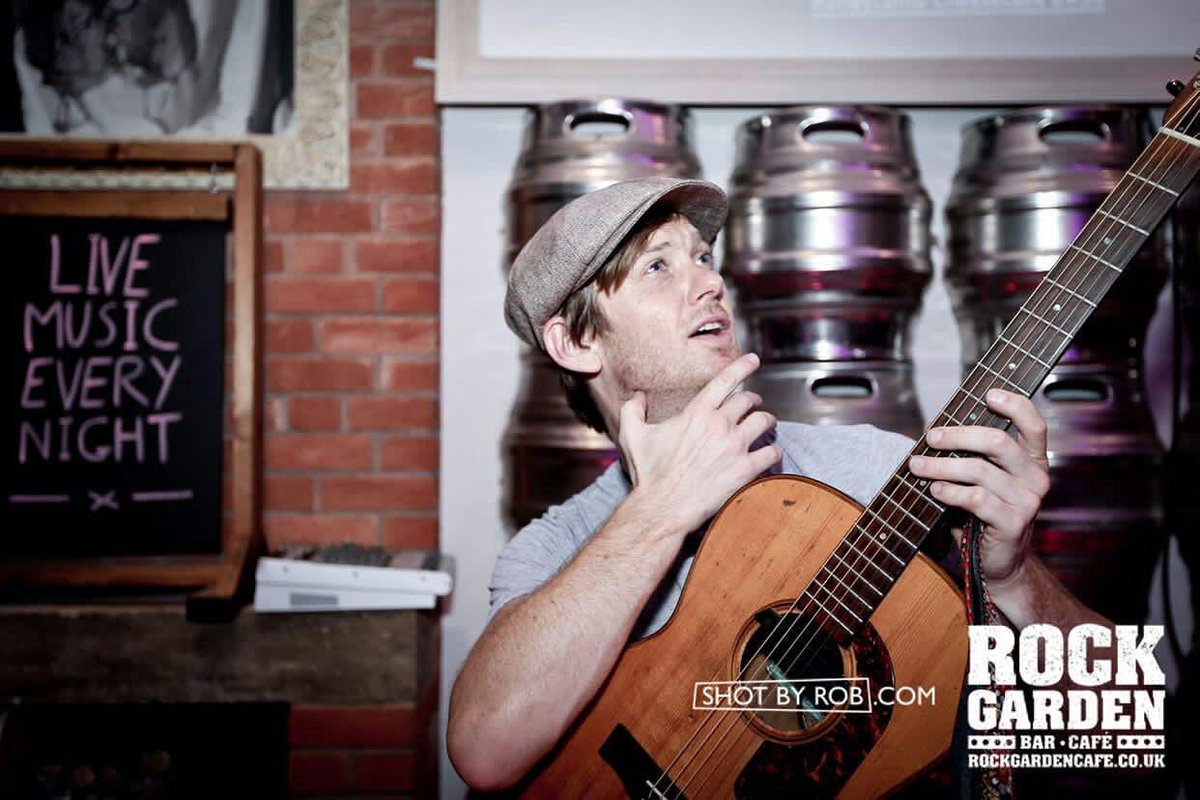 Live music tonight at 9 o'clock by the amazing Matt Sellors!