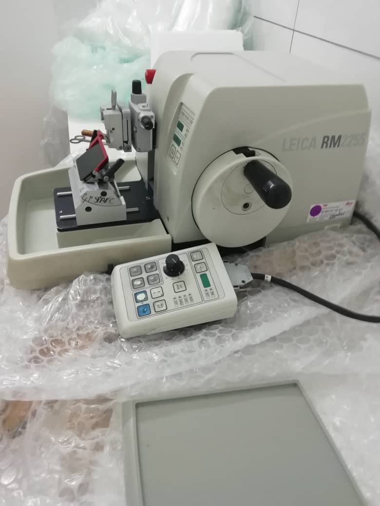 BIOVentures's tweet photo. In coordination with @BIOVentures' African Access Initiative (#AAI), ASCP donated a semi-automatic microtome to the CHU Treichville Pathology Lab, which is responsible for diagnosing almost 2,000 cancer patients every year in Côte d’Ivoire. #PathologyCapacity @ASCP_Chicago https://t.co/ikq5VfMCgr