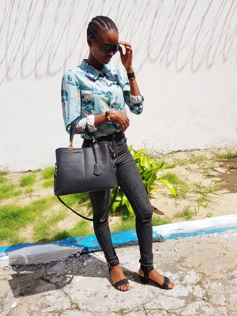 nae_bom's tweet photo. Spoke at CONFIDENCE school today, I am more CONFIDENT!🥰💪😊
Weekend Vibe #Friday
#SettingYourGoals #StayingFocus https://t.co/POG2Q4u9LO