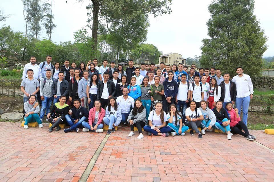 Secfelicidad's tweet photo. Alta Consejería Para la Felicidad y el Bienestar de Cundinamarca avanza en la implementación del Diplomado Embajadores de Felicidad de manera articulada con el SENA. Hoy en el municipio de Pacho con jóvenes aprendices de la regional realizamos actividades lúdico-pedagógicas. https://t.co/t6eXvX9Gp6