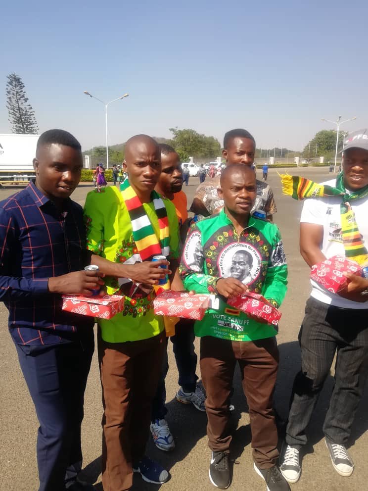 TheAlkebulanite's tweet image. How do you convince the world that you&apos;re suffering when you are seen eating expensive takeaways at a demo?? If they can afford to buy this for ordinary villagers attending the march then how much is being spent on their VIP meals? #CorruptionMustGo #ItsNotSanctions