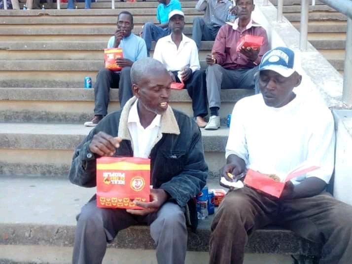 TheAlkebulanite's tweet image. How do you convince the world that you&apos;re suffering when you are seen eating expensive takeaways at a demo?? If they can afford to buy this for ordinary villagers attending the march then how much is being spent on their VIP meals? #CorruptionMustGo #ItsNotSanctions