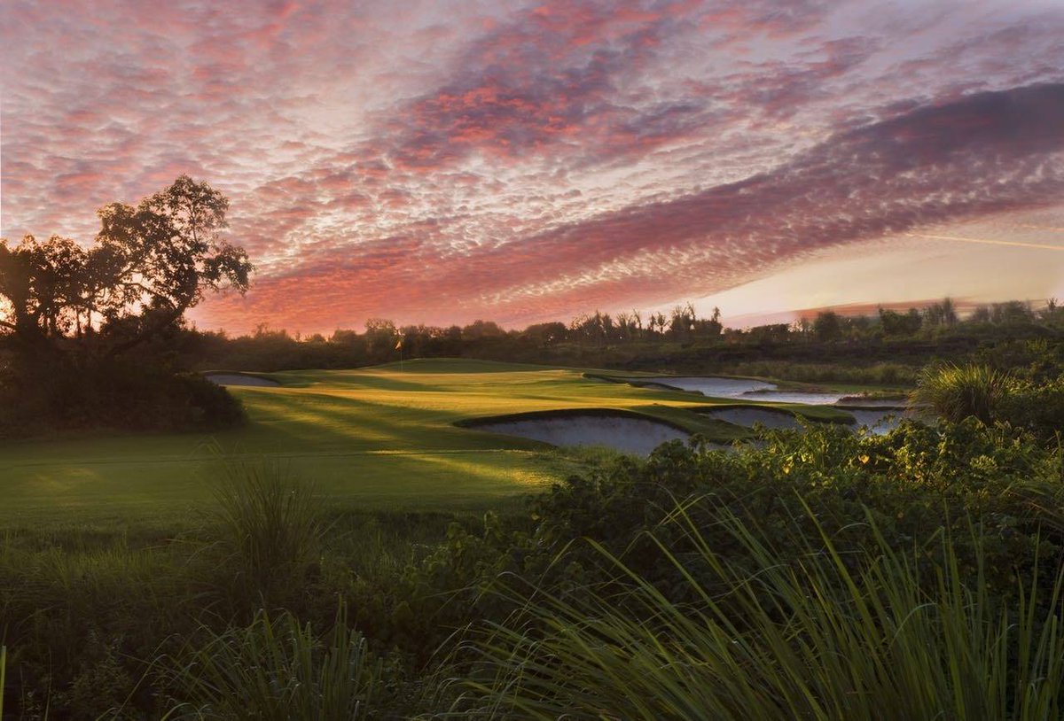 After sunset, pastel hues linger above the links at The Ritz-Carlton, Haikou.