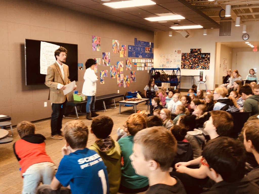 MrsThierysClass's tweet image. Kicking off Innovation Hour with @Knight_5th @lmccarthy290 @cathydraper  #TrailBlazeOn