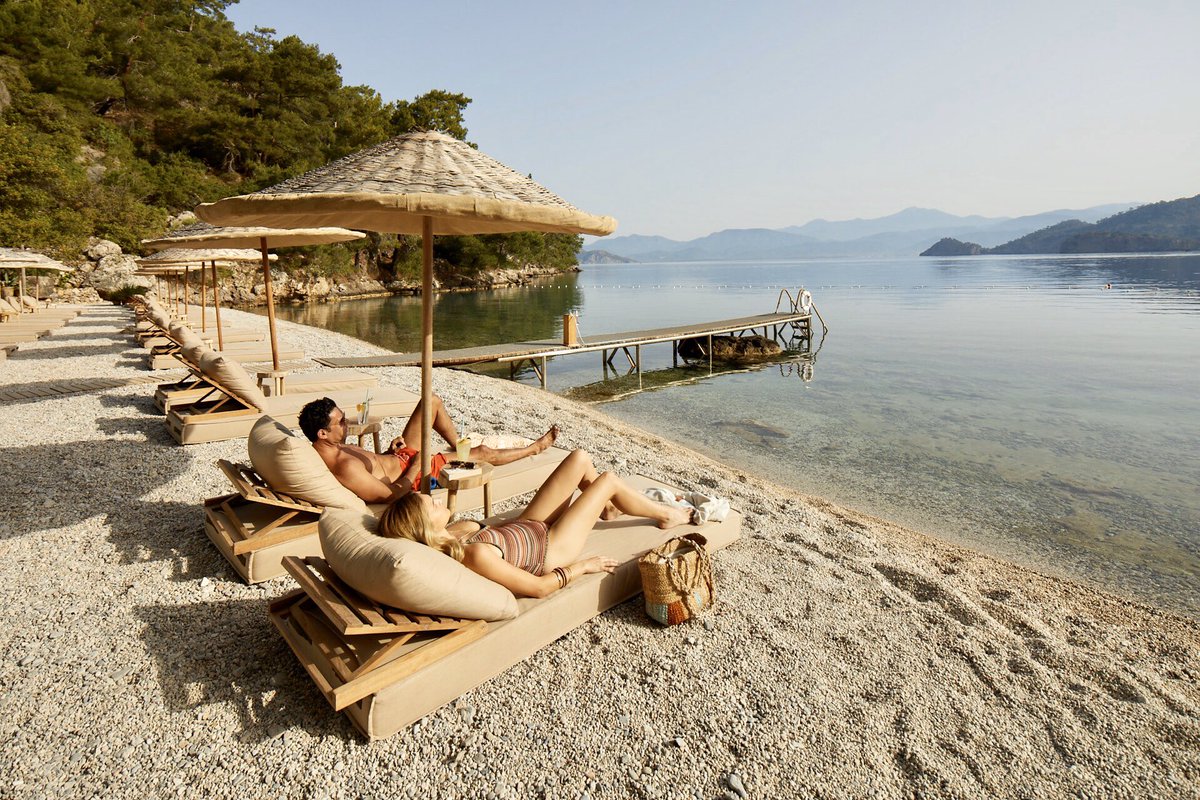 HillsideFethiye's tweet photo. It’s the perfect balance of calm &amp; fun for a vacation where you can enjoy the lovely weather with your friends or your significant other.🥂✨🌾 https://t.co/xOigUGQ0Ua