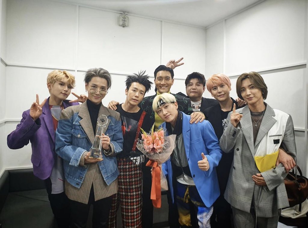 MoroccoElf's tweet photo. 191025 ุชุญุฏูุซ ุฏููุบูู ุนูู ุงูุฅูุณุชุบุฑุงู
:
ุงูุง ุญูุง ุณุนูุฏ ุฌุฏุง ู ุดุงูุฑ ุฌุฏุง ูุฃู ุงูุฃูุจูู
ุงูุฐู ุงุดุชุบู ุนููู ุงููุซูุฑ ู
ู ุงููุงุณ ุจุฅุฎูุงุต ู ุญุจ ูุตูุนู ูุฏ ุชููู ุงููุซูุฑ ู
ู ุงูุญุจ ููุฐุง. ุดูุฑุง ููู
ุฅูู ู ุณูู ุฃุนู
ู ุจุฌุฏ ุฃูุซุฑ :) ุฃุญุจูู
.
ุดูุฑุง ูู ูุง ุฑุจ. ๐๐โค๏ธ
.
#AdminN
https://t.co/1ZGZ7zo89F https://t.co/WMJbhv5qPP