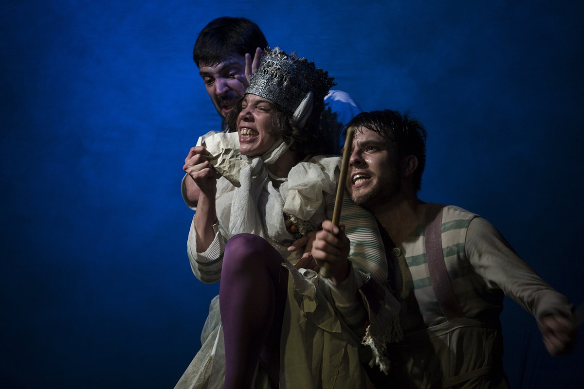 VORAZ Y MELANCÓLICO - Nuestra CRITICA:
¨Certera luz de luna.¨ Toto Castiñeiras escribe y dirige esta original obra con las grandes actuaciones de Santiago García Ibañez, Ignacio Torres y Micaela Rey. Crítica de Patricia Vazquez. 
+ NOTA COMPLETA:
geoteatral.com.ar/nota/VorazYMel…