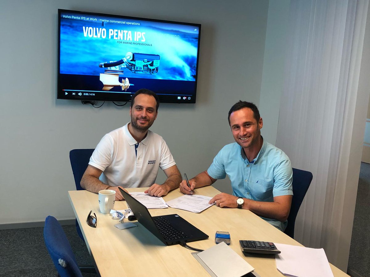 izmir_shipyard's tweet photo. @izmir_shipyard has implemented the first ever #commercial #IPS application in Turkey with #VolvoPenta #IPS700. The boats will reach as much as 39 knots with twin IPS engines. Special thanks to #VolvoPenta &amp; Mehmet Belibağlı for collaboration.

#patrolboat #marinepolice #design https://t.co/sFaEmmSfwD
