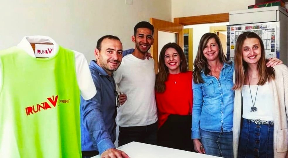 Con gente top por Villafranca 🖤  <a href="/YOU_MEDIA/">YOU MEDIA</a> a tope con el #customculture y la #impresion en #IruñaCustomPrint