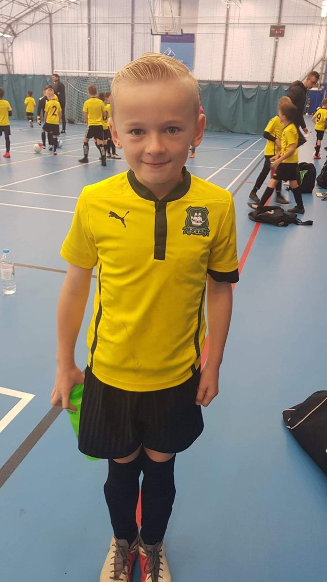 chapperslfc14's tweet photo. Great experience today for Jayden with @PAFCCommunityTr also playing futsal for the 1st time to. Thanks @BressingtonAlex #pafc https://t.co/Mb5hFYammc