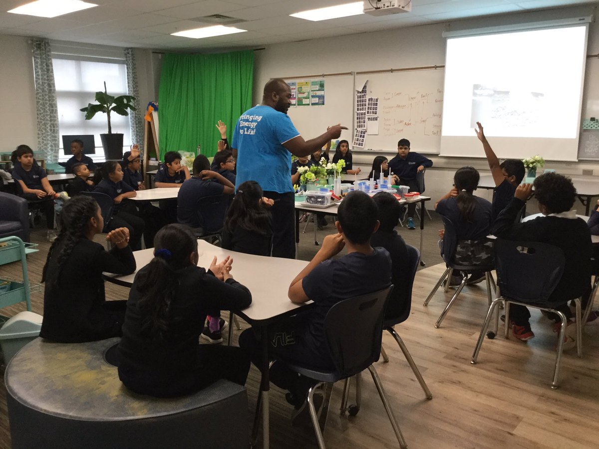 rebeccaurion's tweet photo. 5D heard about how we can turn animal poop and food scraps into useable energy. It was fun to experiment with chemical changes! @DolsonPS https://t.co/O9giCXydNG