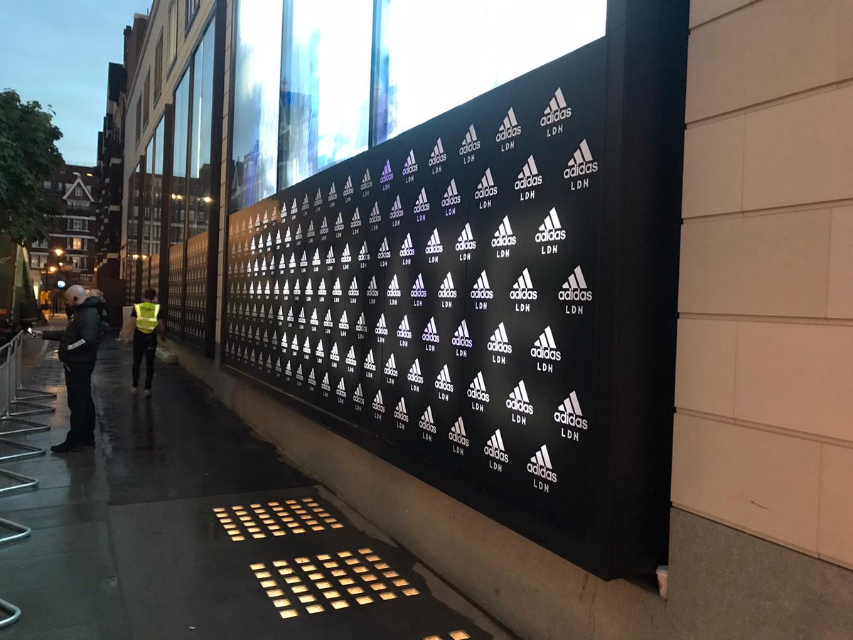 RHMEvents's tweet photo. Great install yesterday down Oxford Street #London for #Adidas! The entirety of 425 Oxford Street all graphiced up for todays big event 😍 #EventProfs #Event #OxfordStreet #Graphics https://t.co/ePek7URbEd