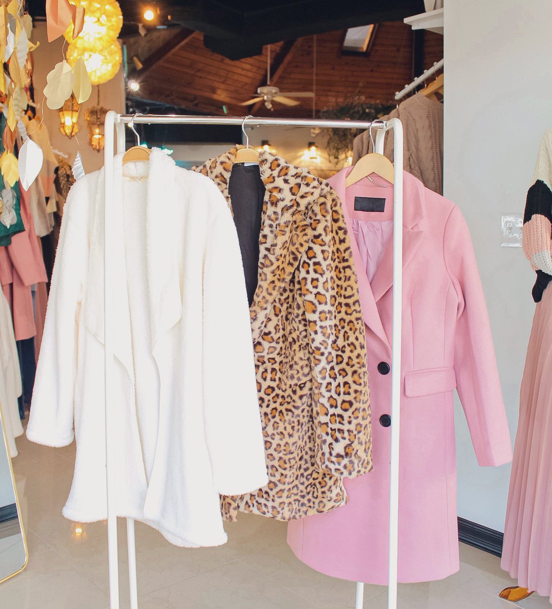 shop112's tweet photo. ❄️new coats at the shop to keep you looking cute &amp; warm!❄️ https://t.co/uZUxsib5nb