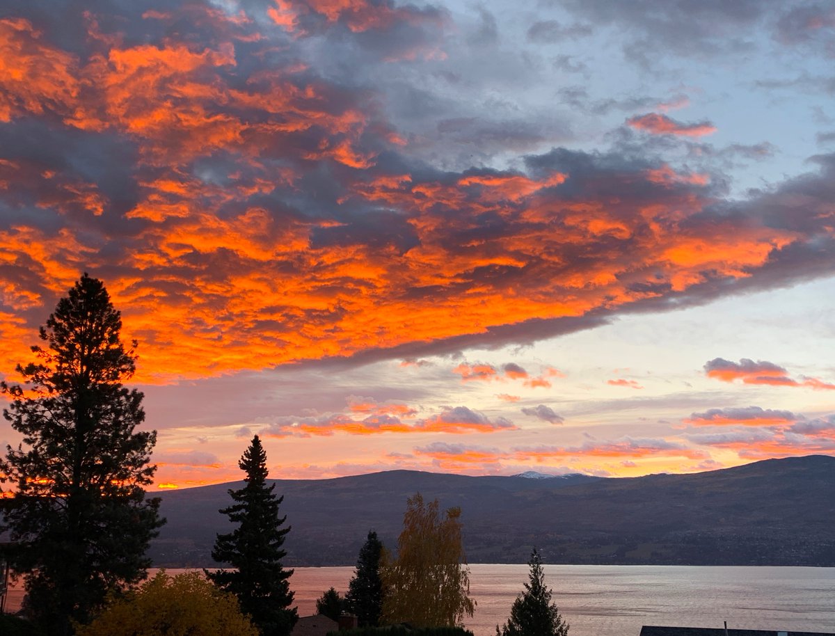 IHExecRecruiter's tweet photo. Early morning wind storm and still absolutely beautiful.  Always reminds me why I live, work and play in the Southern Interior.  Check out our career opportunities.  @IH_Jobs #IH_Jobs #everypersonmatters https://t.co/rxBHMcBo8F