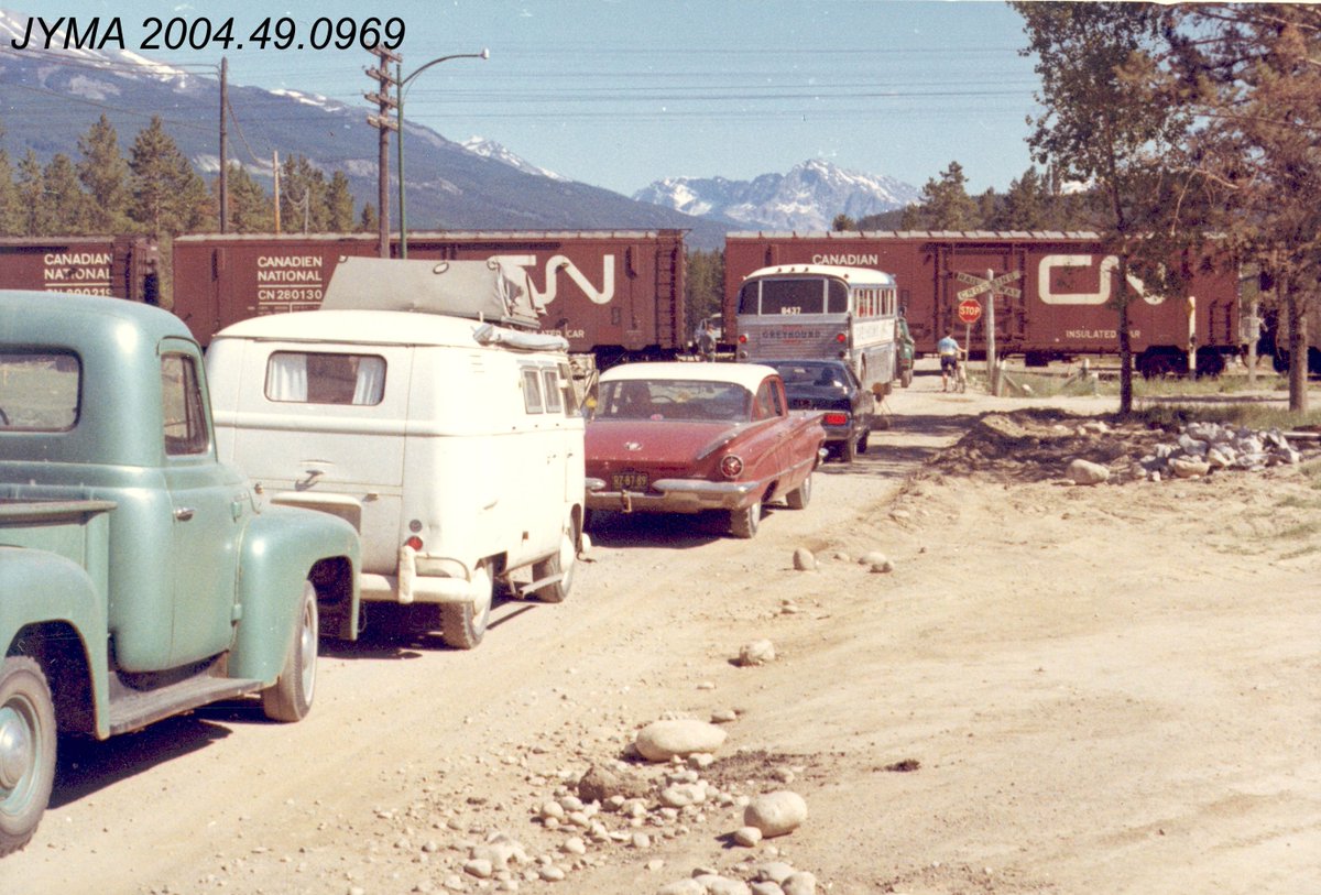 2004.49.0969
Highway 93a railway crossing at Hazel and Connaught.
1969