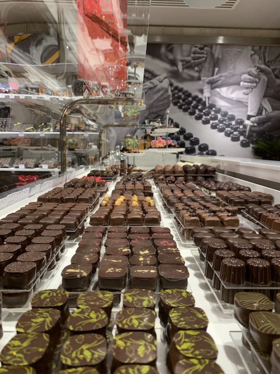 hotelspref's tweet photo. Merci à la Manufacture @MichelCluizelFR pour cet accueil chaleureux d'hier soir au sein de l'une de leurs boutiques parisiennes. Nous remercions également nos fidèles clients d'avoir été présents à cette délicieuse dégustation ✨
#hotelspreference #event #mice https://t.co/9j4uzpEXwW