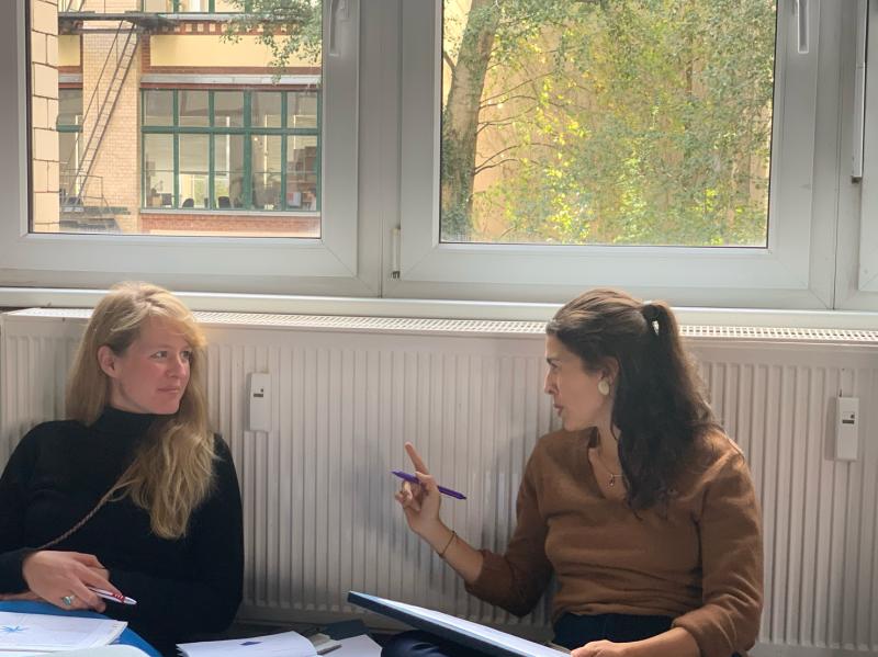 lead_berlin's tweet photo. Heute geht unser Führungskompass den nächsten Schritt in die LEAD Community: Unser @BenSahlmueller und Tobias Leipprand befähigen in unserem ersten TtT aka Train-the-Trainer die ersten DozentInnen selbst anzuwenden.
https://t.co/Vh4IPyP1Ch
#LEADberlin #leadershiponfire https://t.co/Kd01bTqycJ