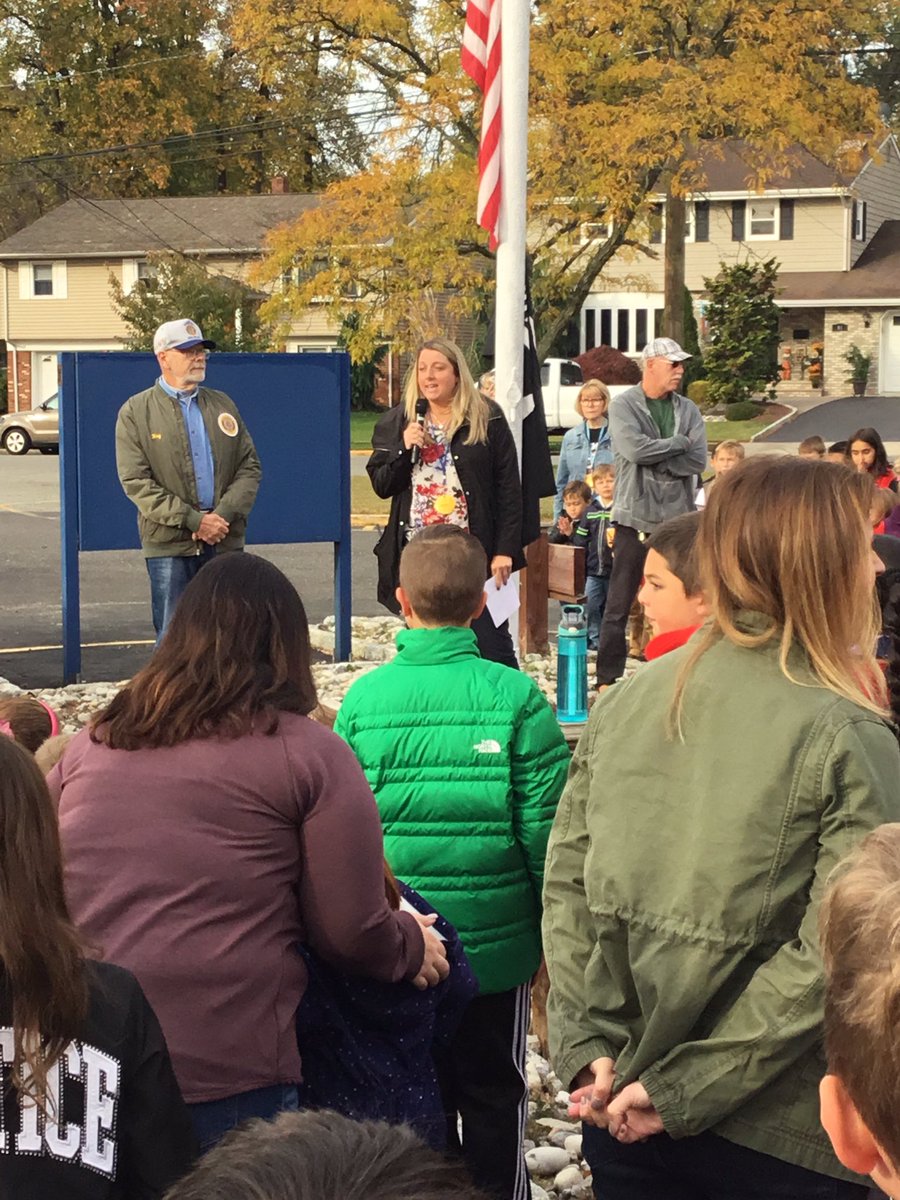 M_Lewert's tweet image. Had a great time meeting our veteran, Mr. Ray.  Thank you for your service!  @joanne_shafer @WdbgSchools