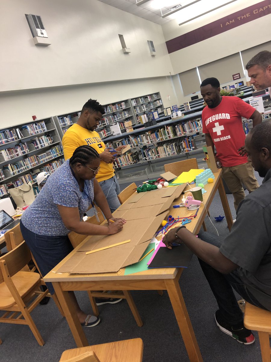 DrIliaMolina's tweet image. Hands on PD! Teachers engaged in completing the projects their students will be completing during the 2nd grading period! #funPD @MDCPS_MSR @DiscoveryEd