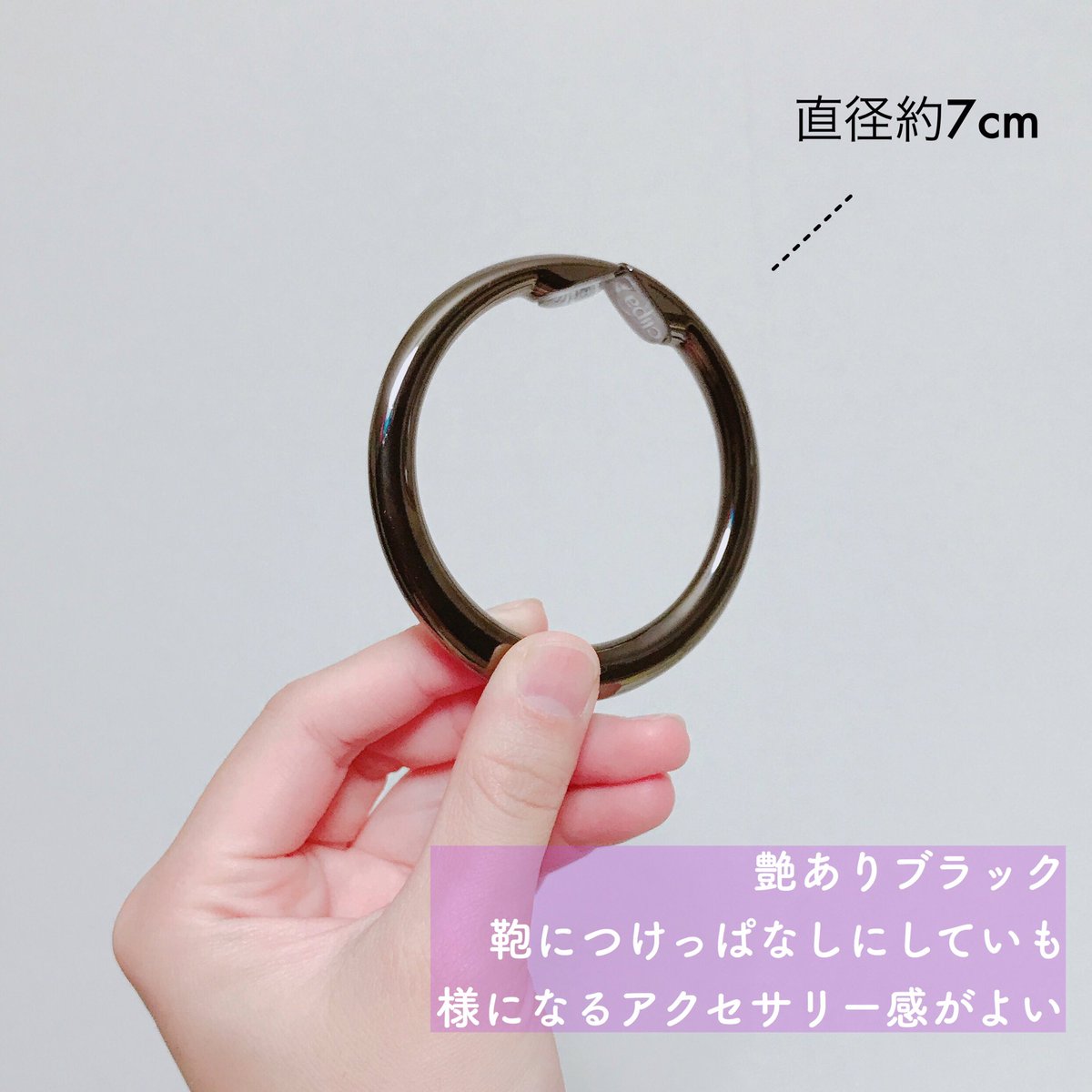 一藤 Twitterren クリッパ バッグハンガー この世で1番役に立つ輪 過言 でもこれさえあれば鞄 を床に直置きせずに済む 地味に便利 出先のトイレで 鞄引っ掛けるやつ がついてないパターン と絶望しかけた時もこれをドアの上部に引っ掛け事なきを得た 全ての鞄に