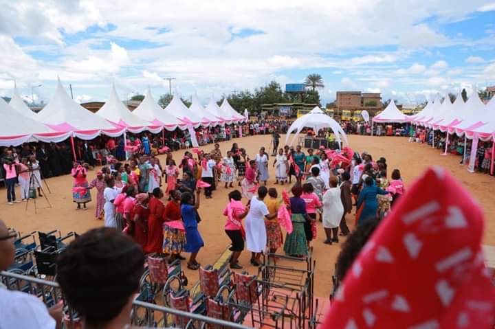 DrDualeJnr's tweet photo. Team Embrace joins Hon. Irene Kasalu in empowering Kitui women and youth with income generating & business tools #EmbraceInKitui
@florence_mutua @gladyswanga @Hon_FatumaGedi @AnneWaiguru
#KOTLoyalsOnly
#KOTLoyals
#KOTLoyalsNiSisi https://t.co/7cJDnpALuy