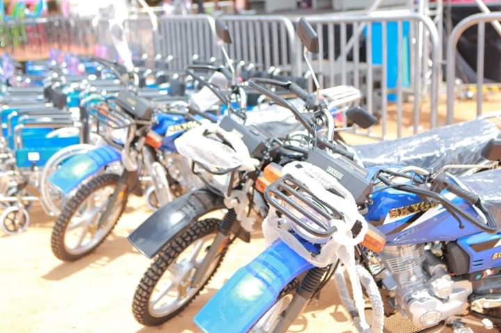 DrDualeJnr's tweet photo. Team Embrace joins Hon. Irene Kasalu in empowering Kitui women and youth with income generating & business tools #EmbraceInKitui
@florence_mutua @gladyswanga @Hon_FatumaGedi @AnneWaiguru
#KOTLoyalsOnly
#KOTLoyals
#KOTLoyalsNiSisi https://t.co/7cJDnpALuy