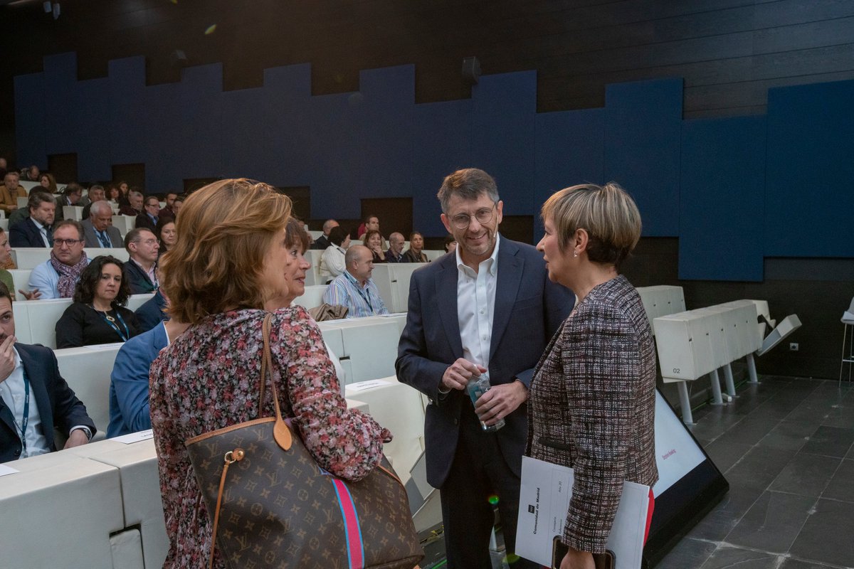 FuturoSingular's tweet photo. Os dejamos algunas fotos de la jornada que se vivió ayer en Futuro Singular 2019. Disfrutamos muchísimo escuchando las ponencias de grandes profesionales relacionados con el mundo de la salud y la tecnología. Fue un honor contar con todos vosotros, gracias por vuestra asistencia. https://t.co/ig7vsp2vDp