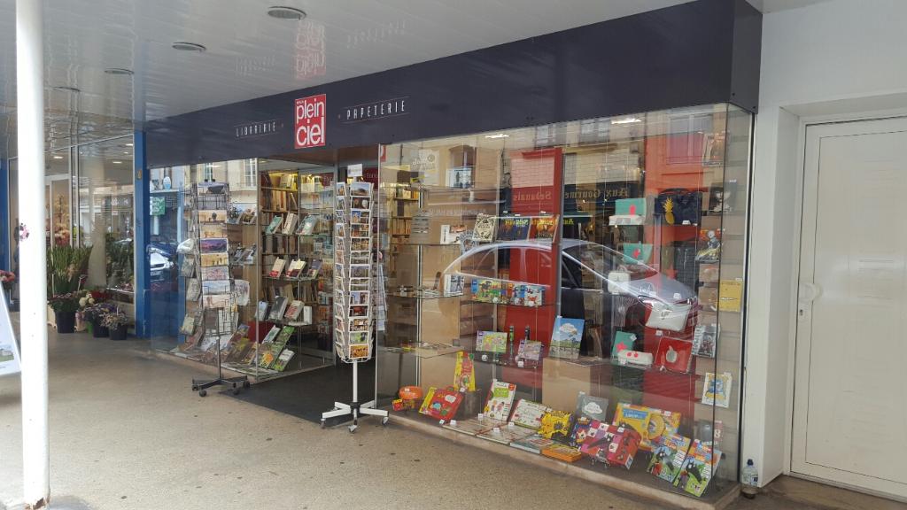 Dédicace demain à 10h !

Soyez indulgents, ce n'est pas un exercice naturel pour moi.

Mais j'y travaille !