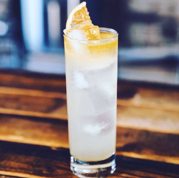 AtlasGold135's tweet photo. A long, refreshing drink with a deep smokey finish. This cocktail shines gold like Moroccan sun ☀️ #mixologist #gin #gincocktails  #cocktailoftheday #bitters  #mixology #welovecocktails #sliceoflemon #dashofbitters #FridayFeeling https://t.co/qp2uYZsn3a
