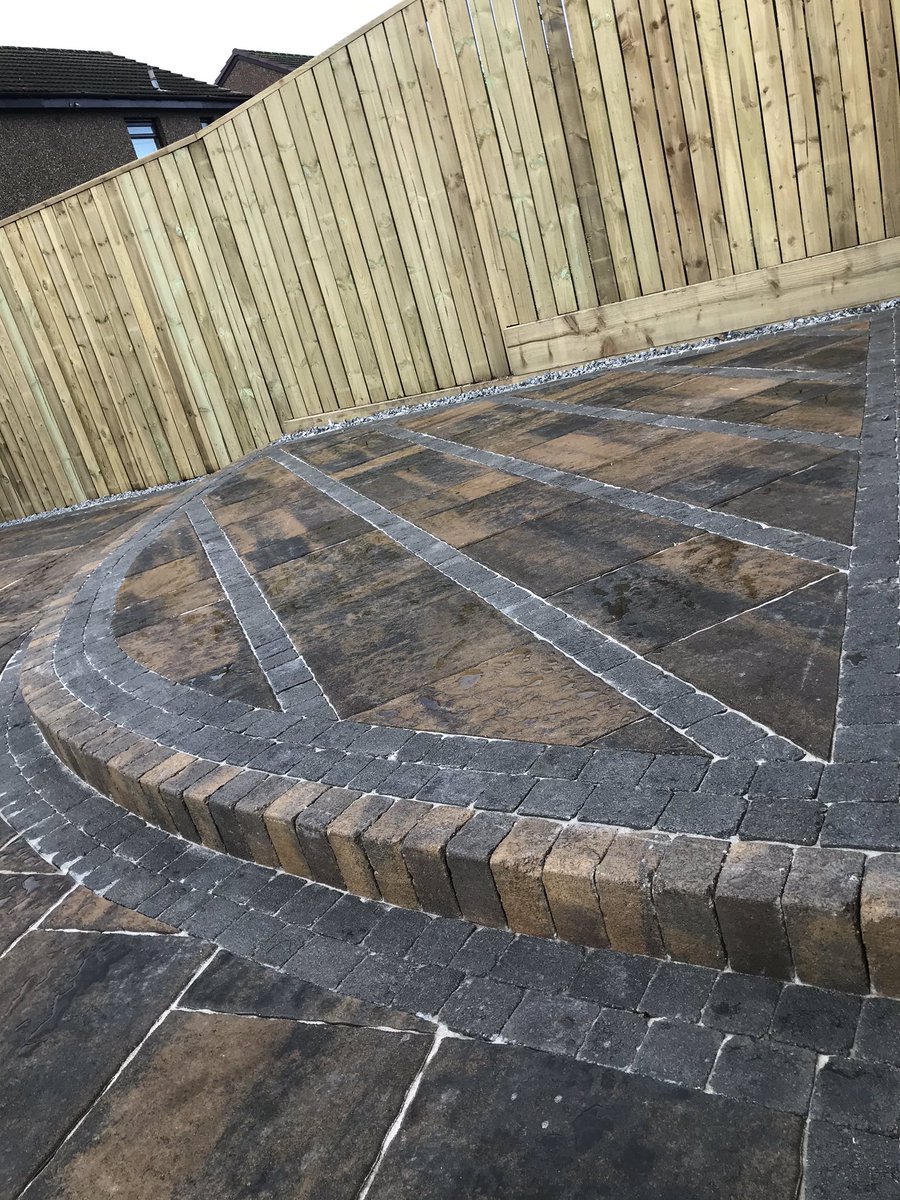MpTobermore's tweet photo. Wow , love this new outdoor living space created by @pavecolimited , the customer was so happy after this complete transformation, @Tobermore historic bracken flags and circles ,teg setts and garden stone walling Gregor Ramsay buys all material @Cartmore_supply #tobermore #fife https://t.co/tfLY7T7Tp7