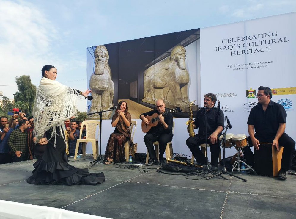 MAECgob's tweet photo. ¡Las réplicas de las estatuas de #Lamassu construidas por la @FactumFound de #Madrid ya están en #Mosul 🇮🇶!

Para celebrar la ocasión y con el apoyo de la @EmbEspIraq, el grupo #FlamencoSoulBand💃 ha ofrecido una actuación en la @UniversityofMos. https://t.co/bBx2Z6QfTE