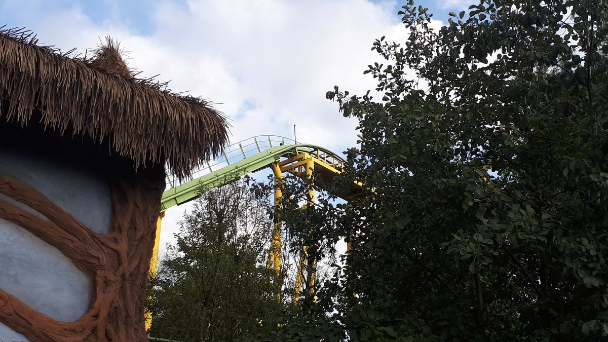 TheSwant98's tweet photo. Altijd lekker als je Dwervelwind 6x kan doen binnen een uur.
#Toverland #Dwervelwind https://t.co/gEyr0uvmCi